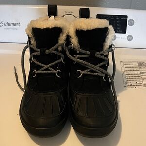 Nike ACG Black Winter Boots with Cream Lining